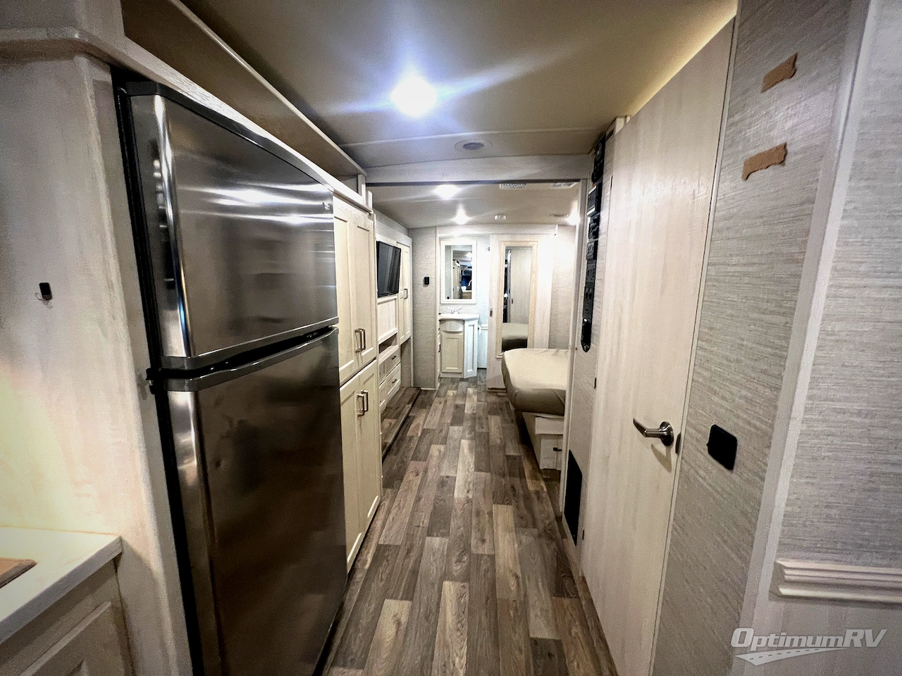 2020 Winnebago Adventurer 36Z Photo 19