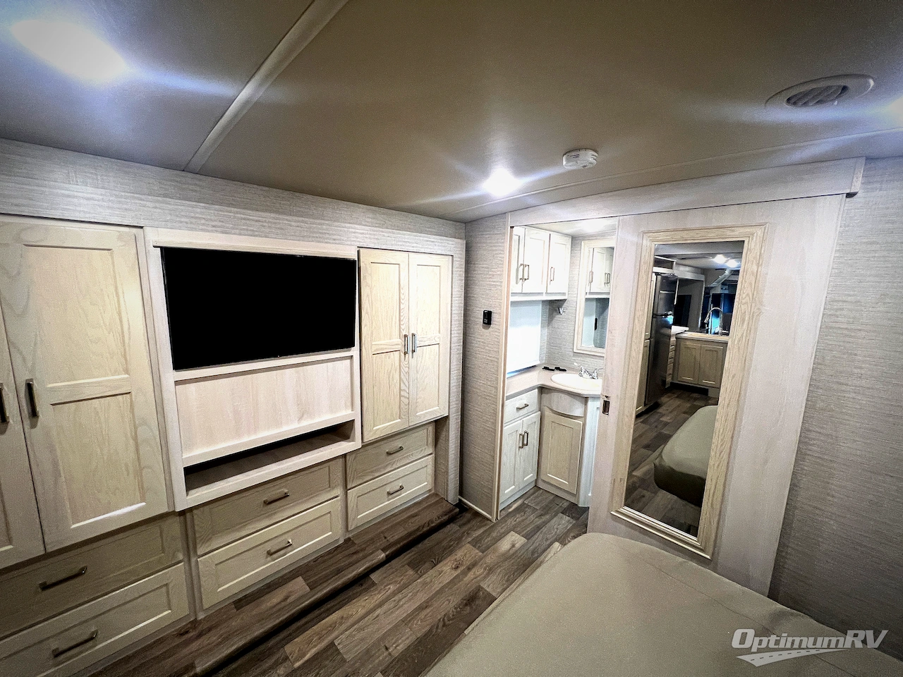 2020 Winnebago Adventurer 36Z Photo 22