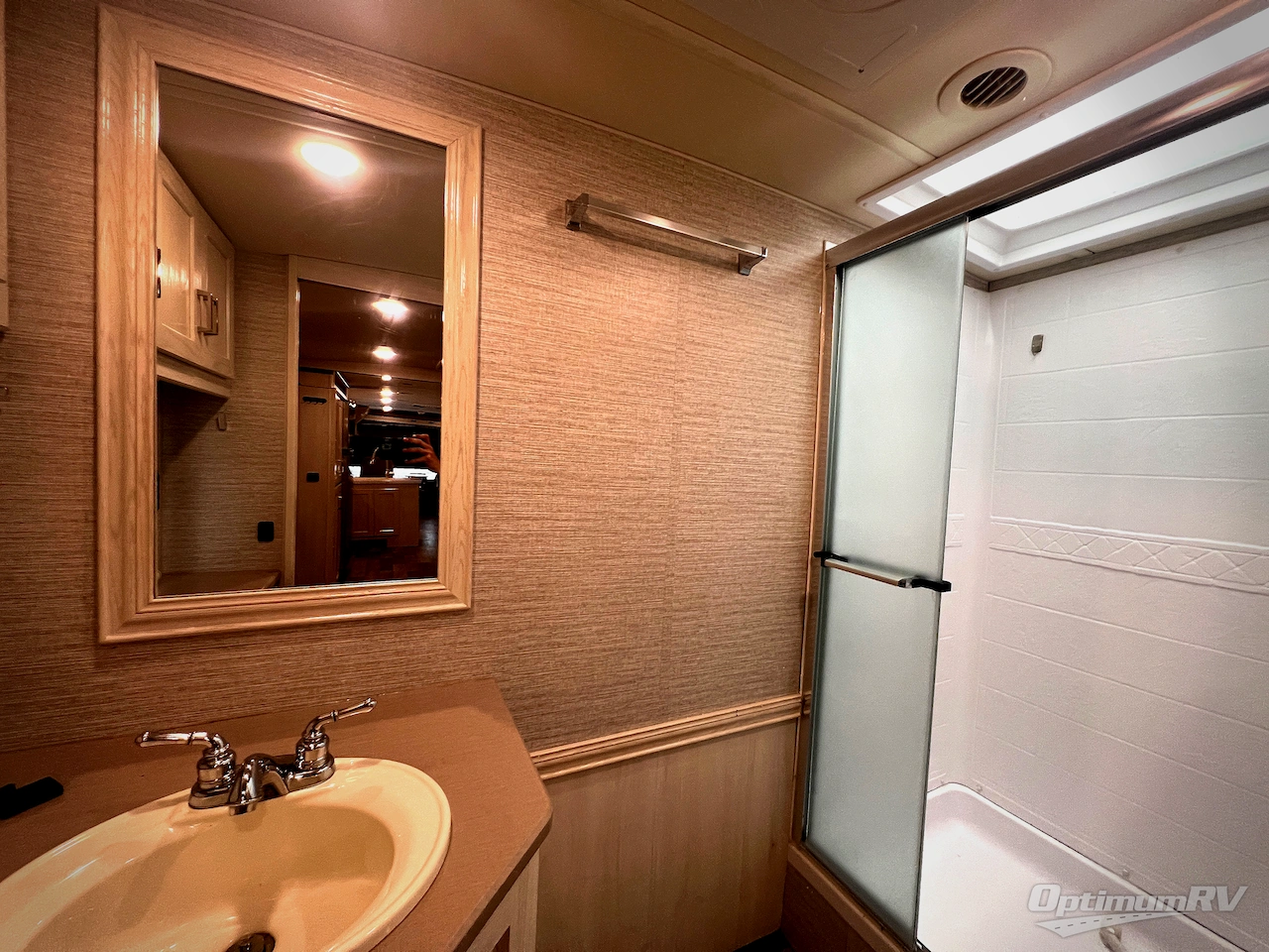 2020 Winnebago Adventurer 36Z Photo 27