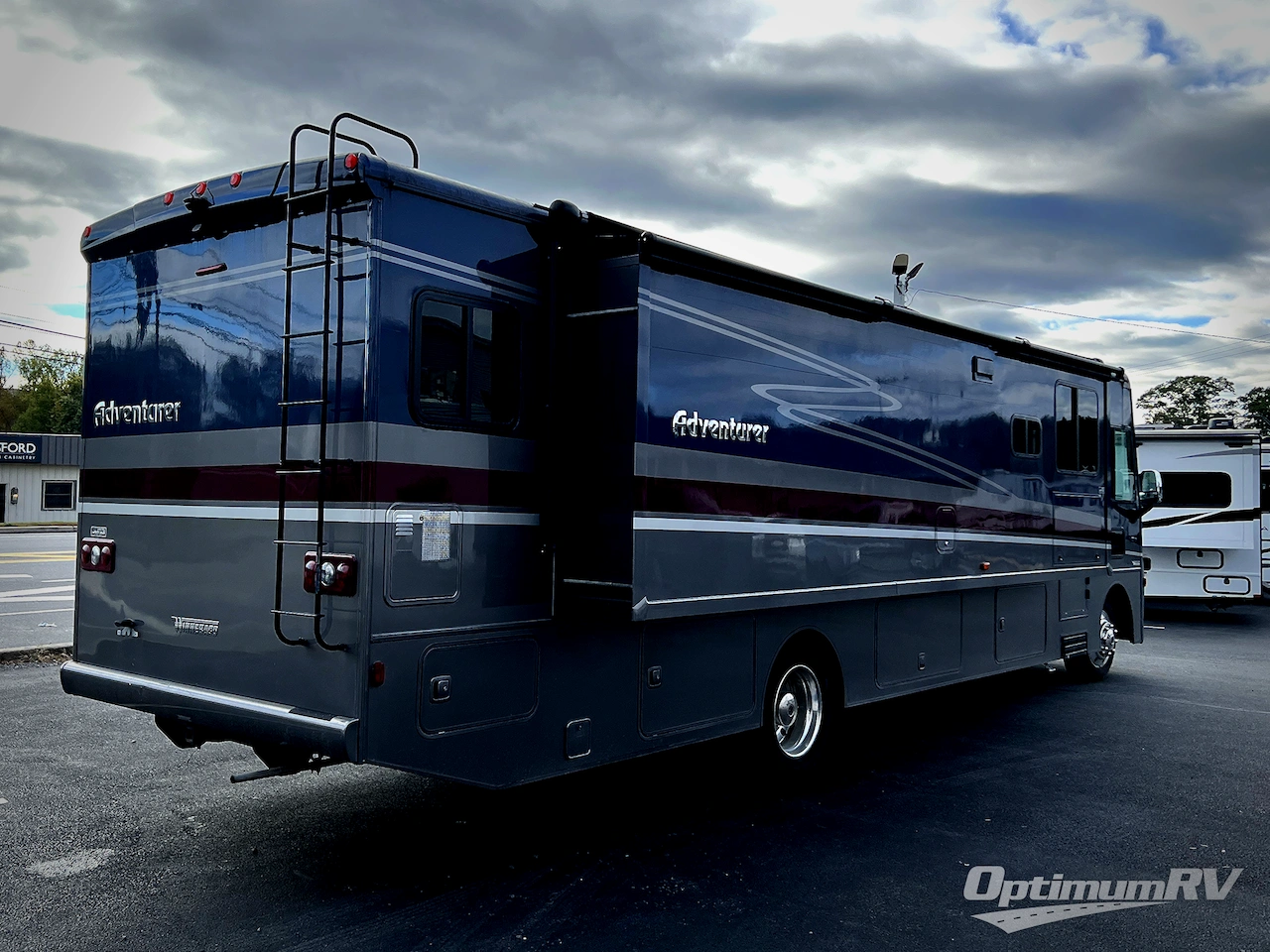 2020 Winnebago Adventurer 36Z Photo 2