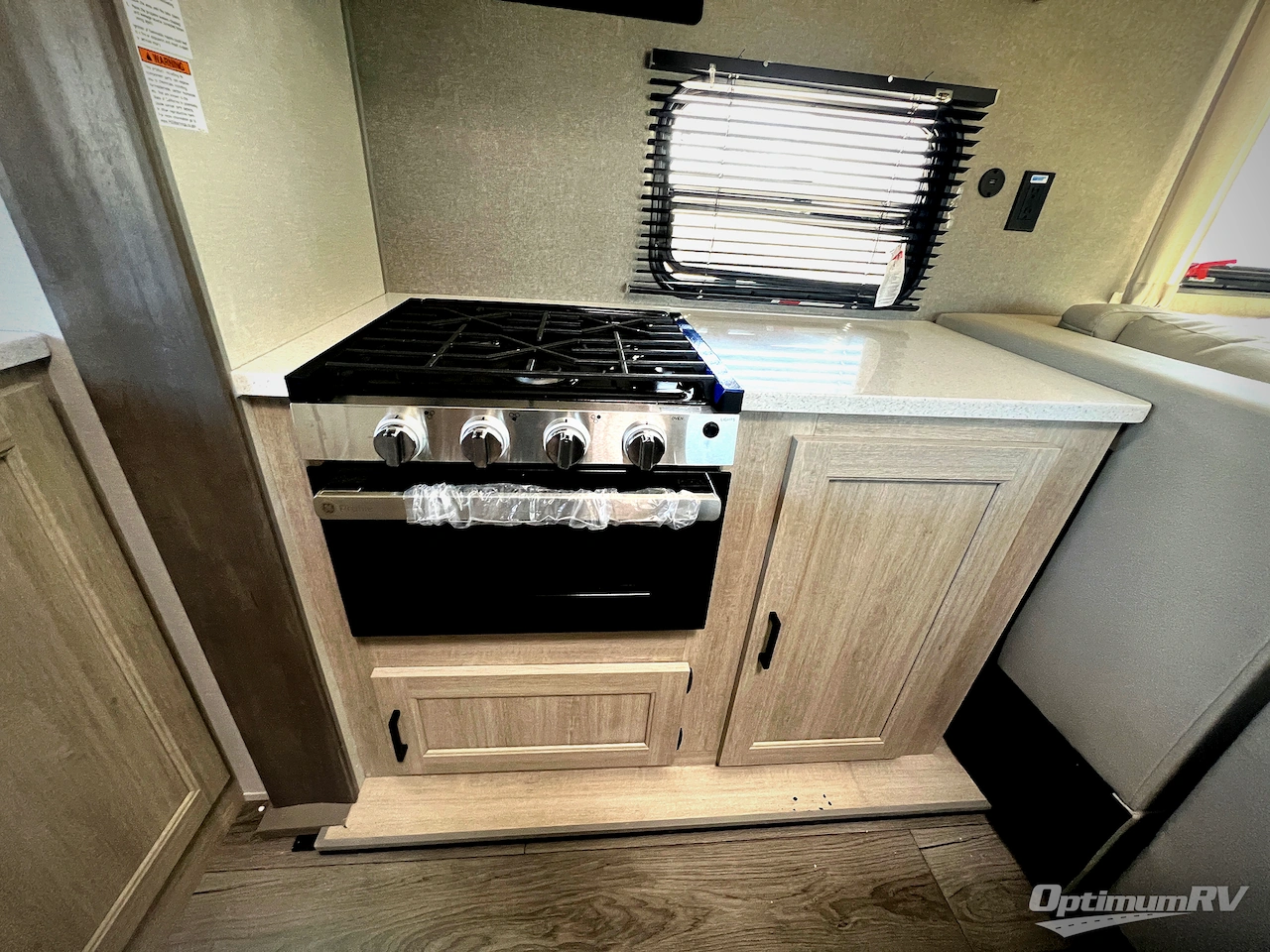 2026 Coachmen Catalina Legacy Edition 323MAZE Photo 9