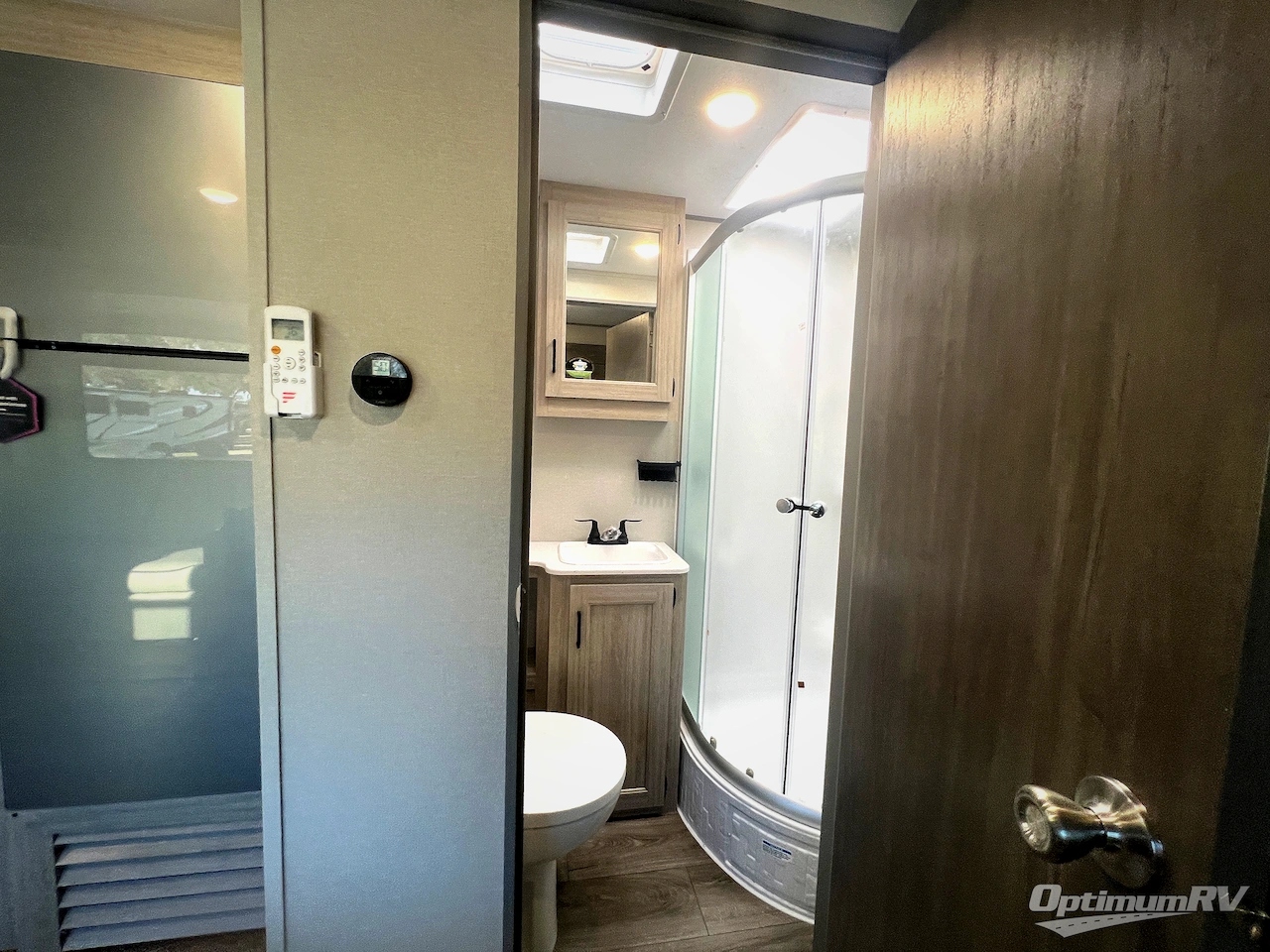 2026 Coachmen Catalina Legacy Edition 343BHTS Photo 17