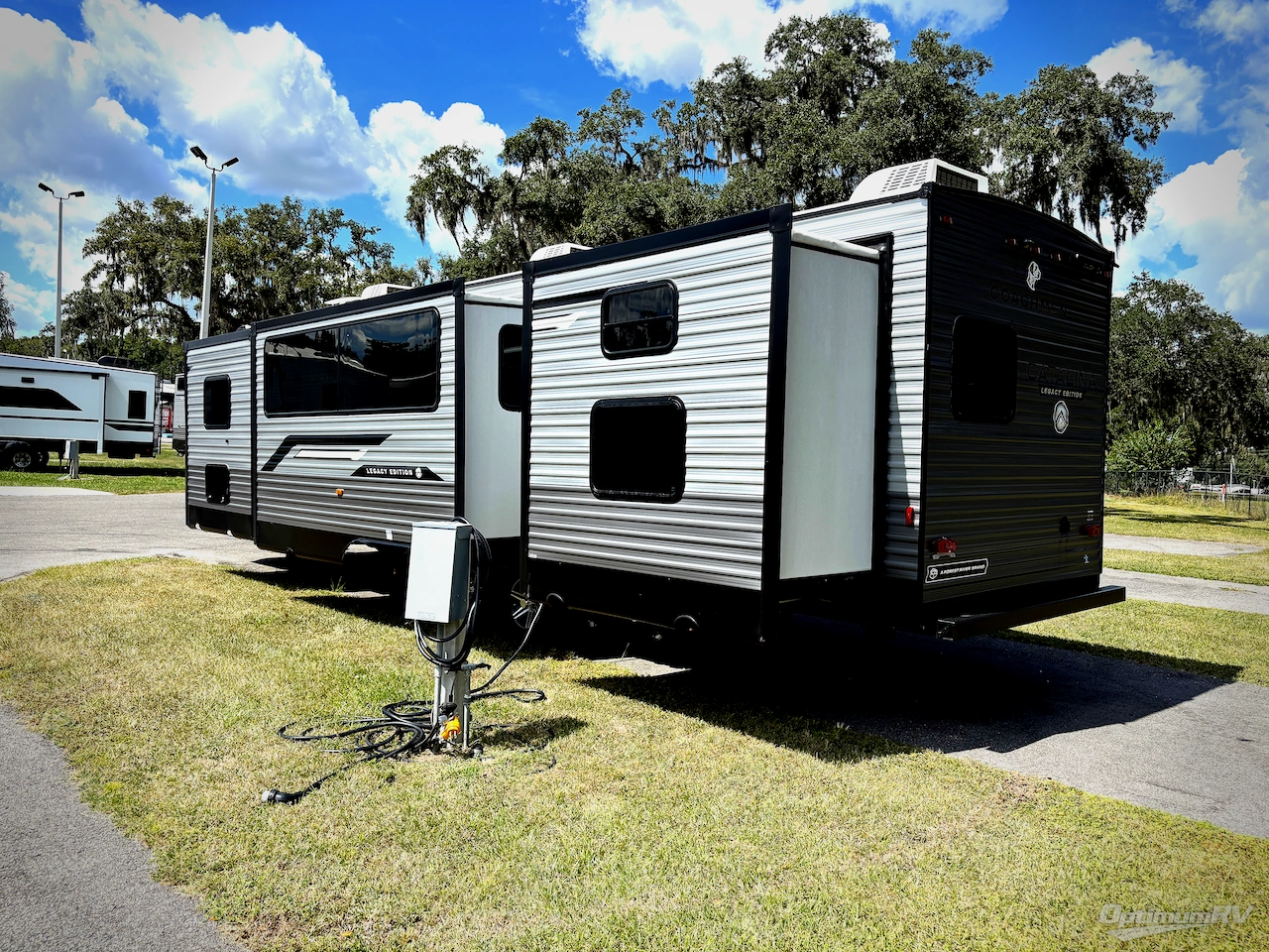 2026 Coachmen Catalina Legacy Edition 343BHTS Photo 3