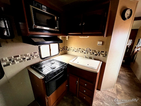 2015 Coachmen Freedom Express 271BL RV Photo 2