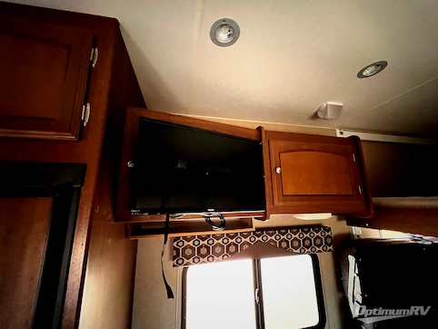 2015 Coachmen Freedom Express 271BL RV Photo 3