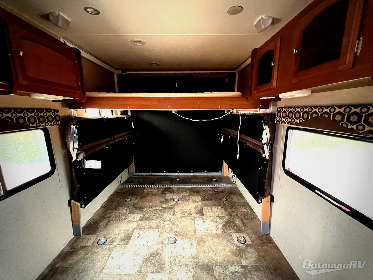 2015 Coachmen Freedom Express 271BL Photo 4