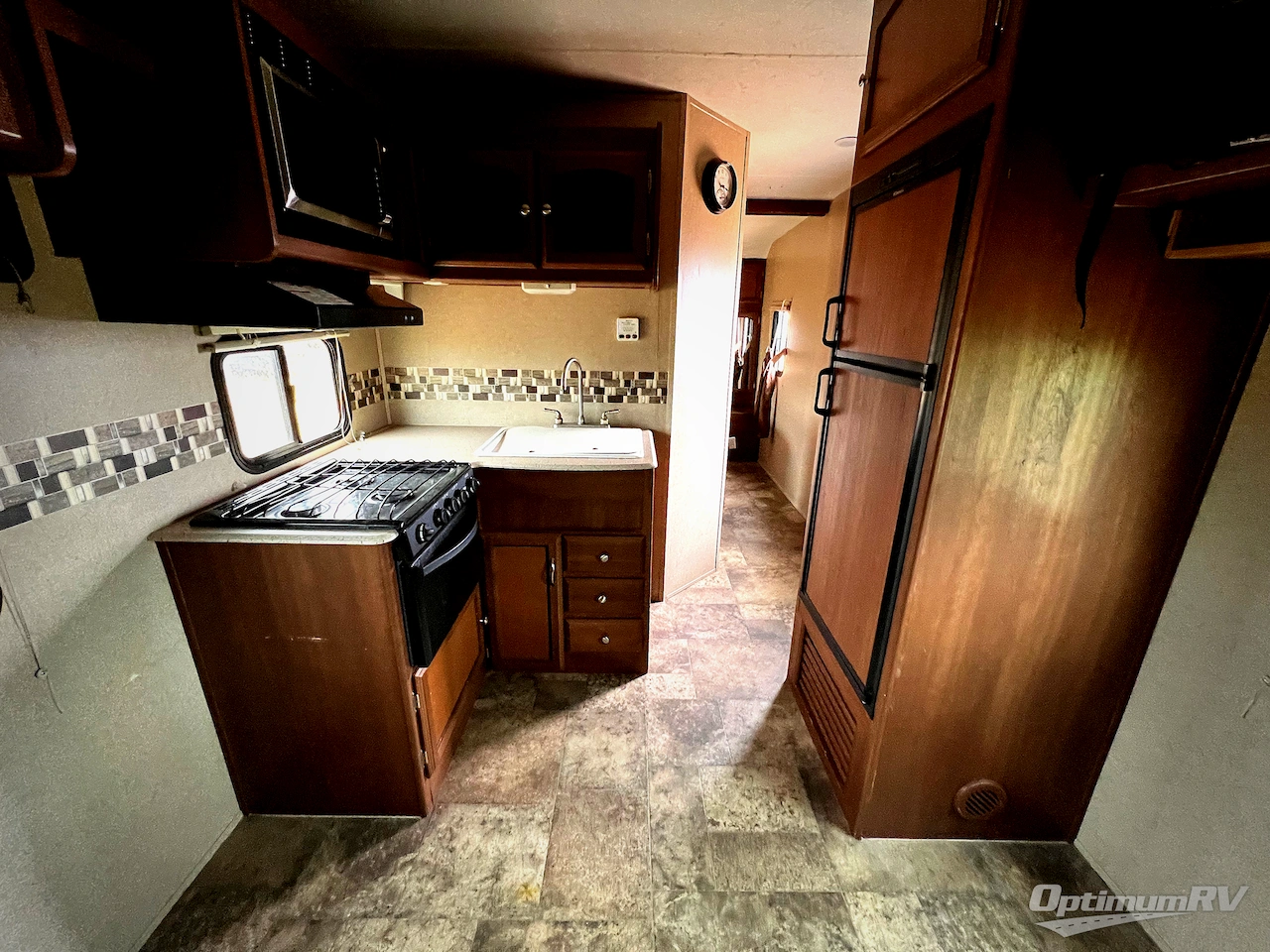 2015 Coachmen Freedom Express 271BL Photo 5
