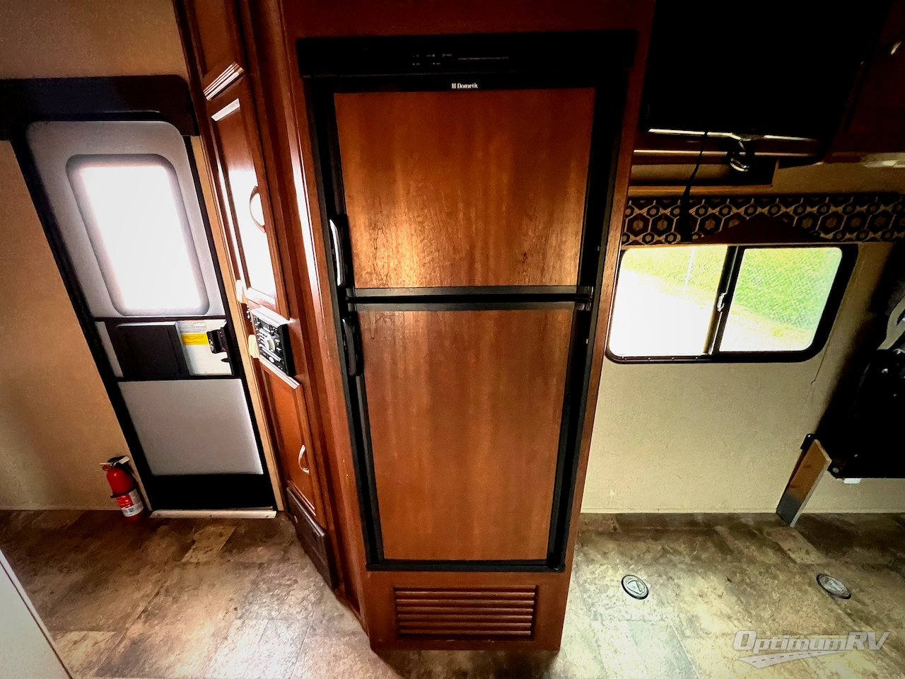 2015 Coachmen Freedom Express 271BL Photo 10