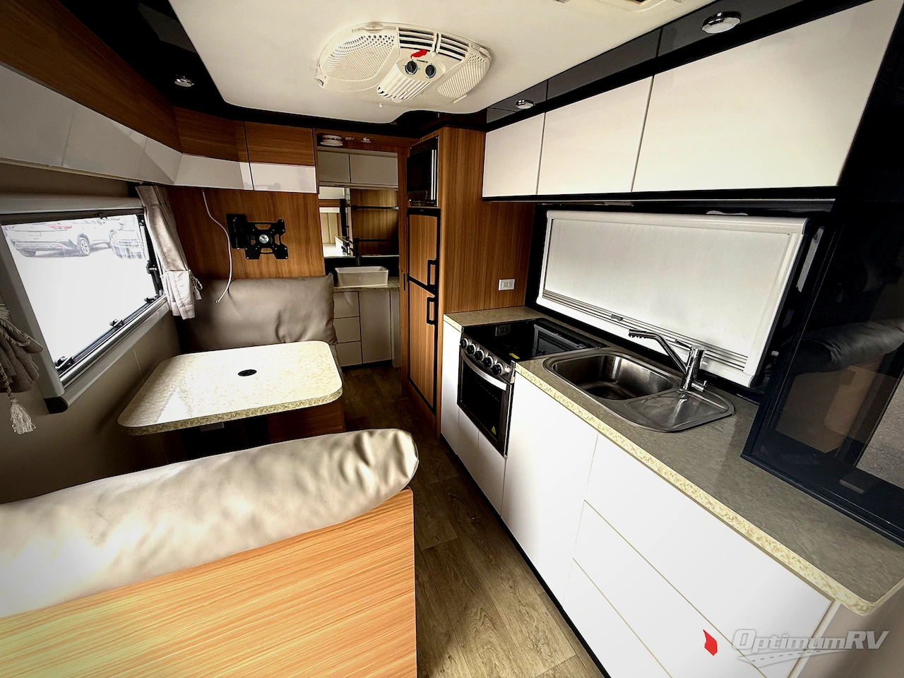 2024 Black Series Camper HQ Series HQ19 Photo 7