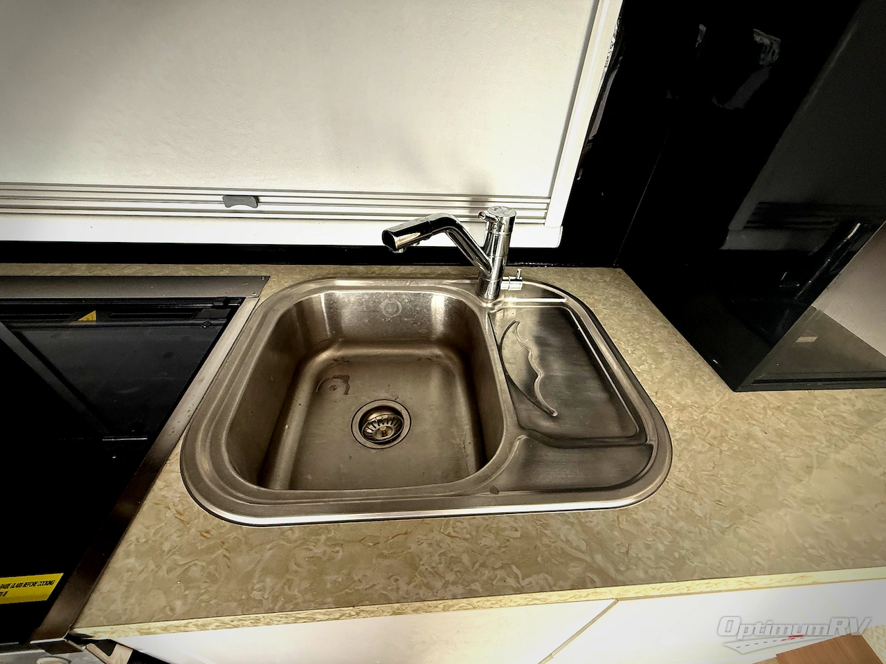 2024 Black Series Camper HQ Series HQ19 Photo 9