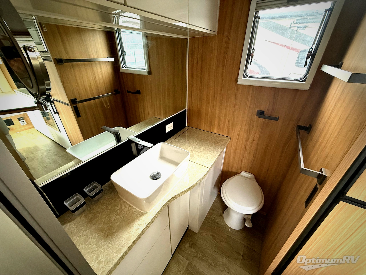 2024 Black Series Camper HQ Series HQ19 Photo 13