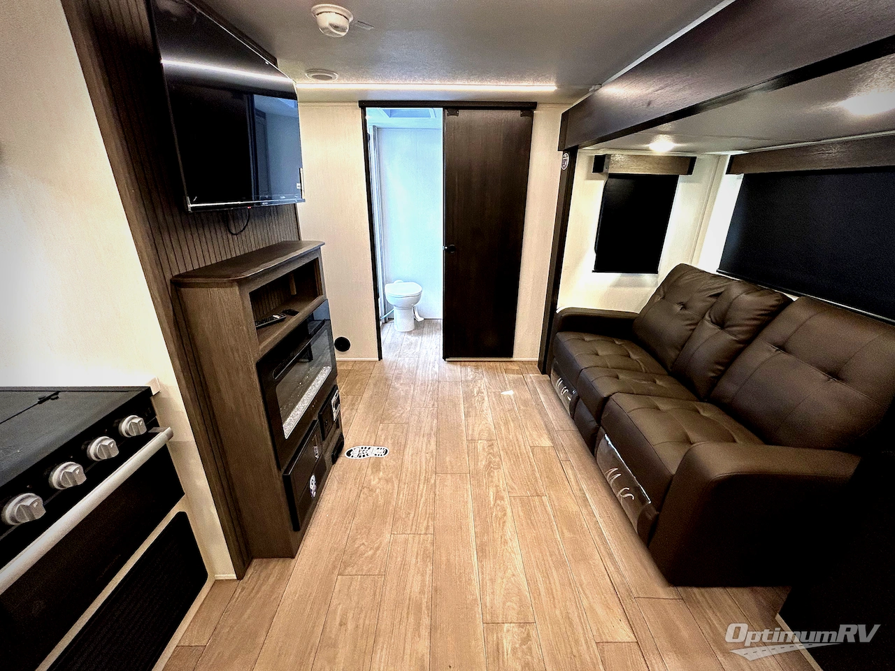 2026 Forest River Cherokee Alpha Wolf 22SW Photo 4