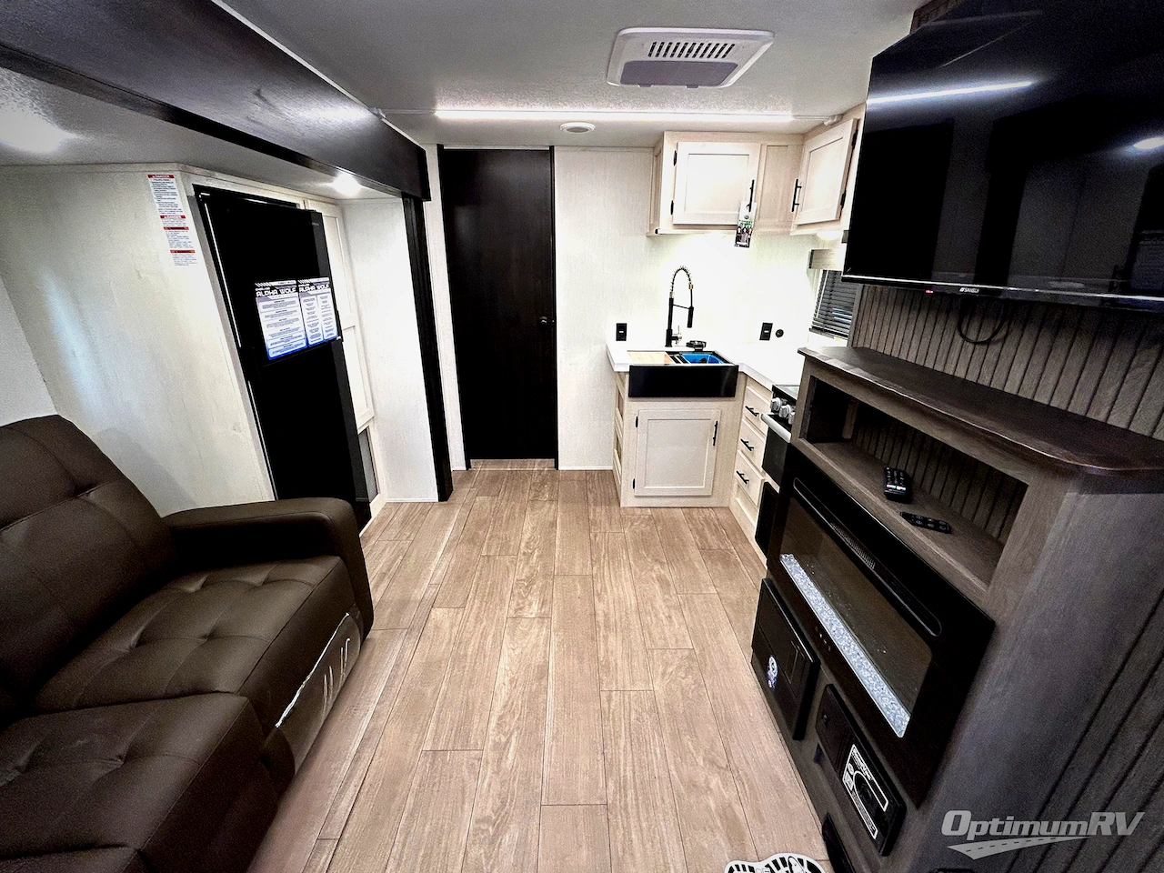 2026 Forest River Cherokee Alpha Wolf 22SW Photo 5