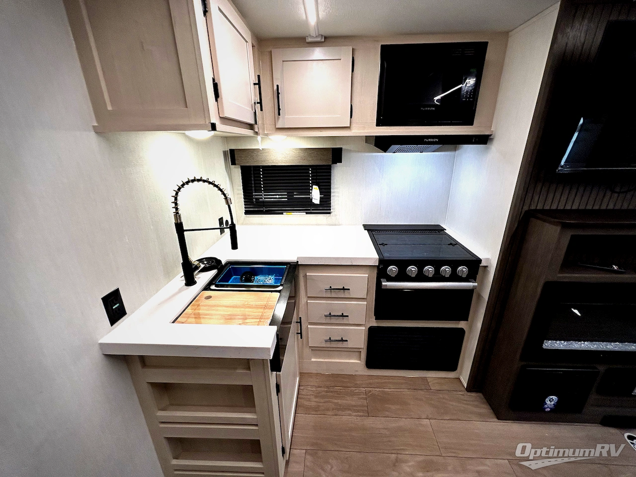 2026 Forest River Cherokee Alpha Wolf 22SW Photo 8