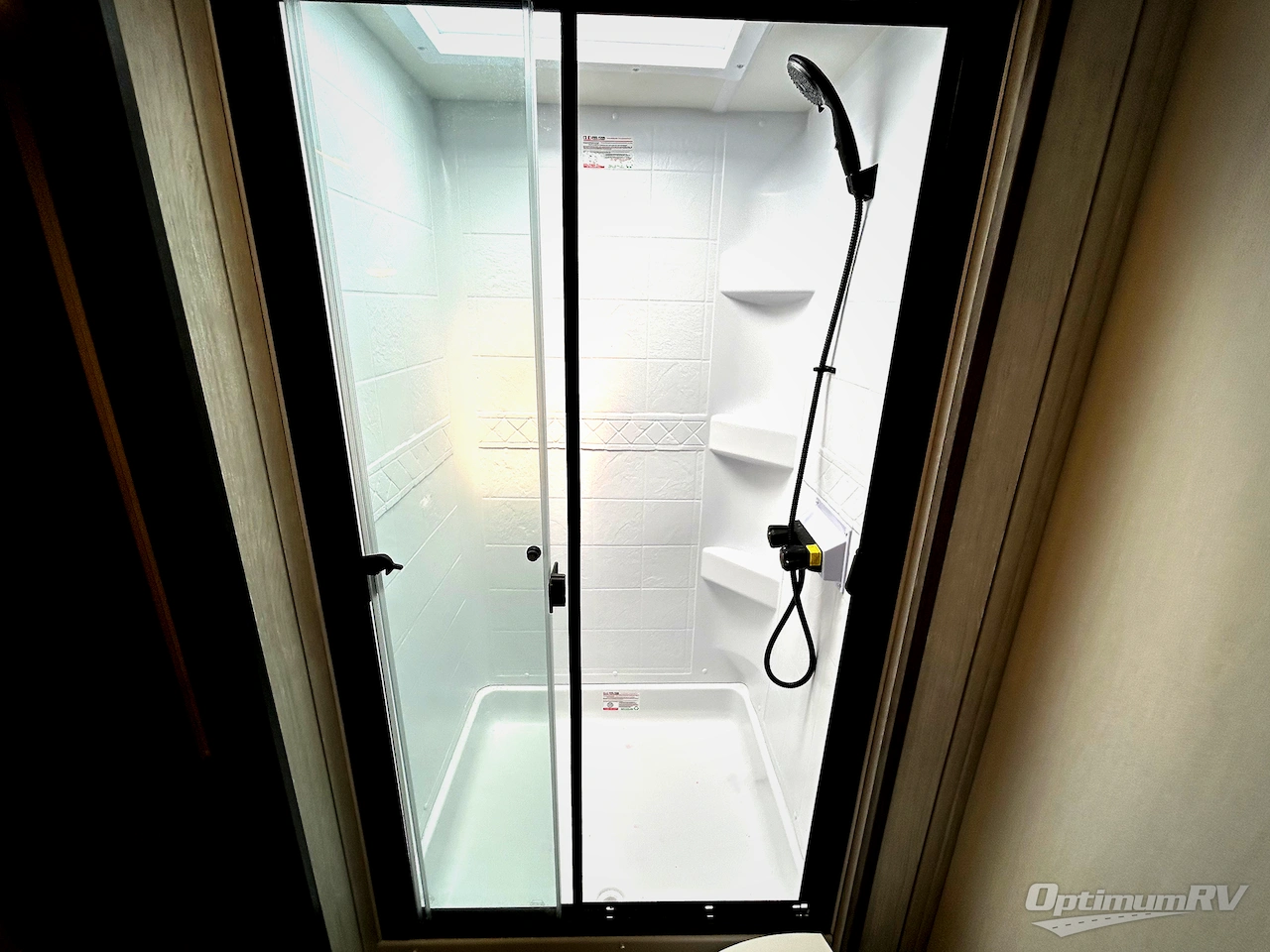 2026 Forest River Cherokee Alpha Wolf 22SW Photo 14