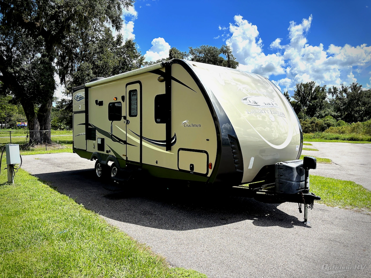 2015 Coachmen Freedom Express 233RBS Photo 1