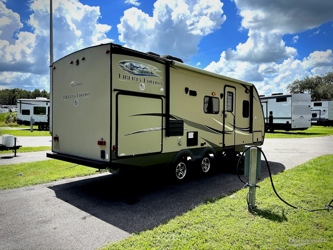 2015 Coachmen Freedom Express 233RBS Photo 2