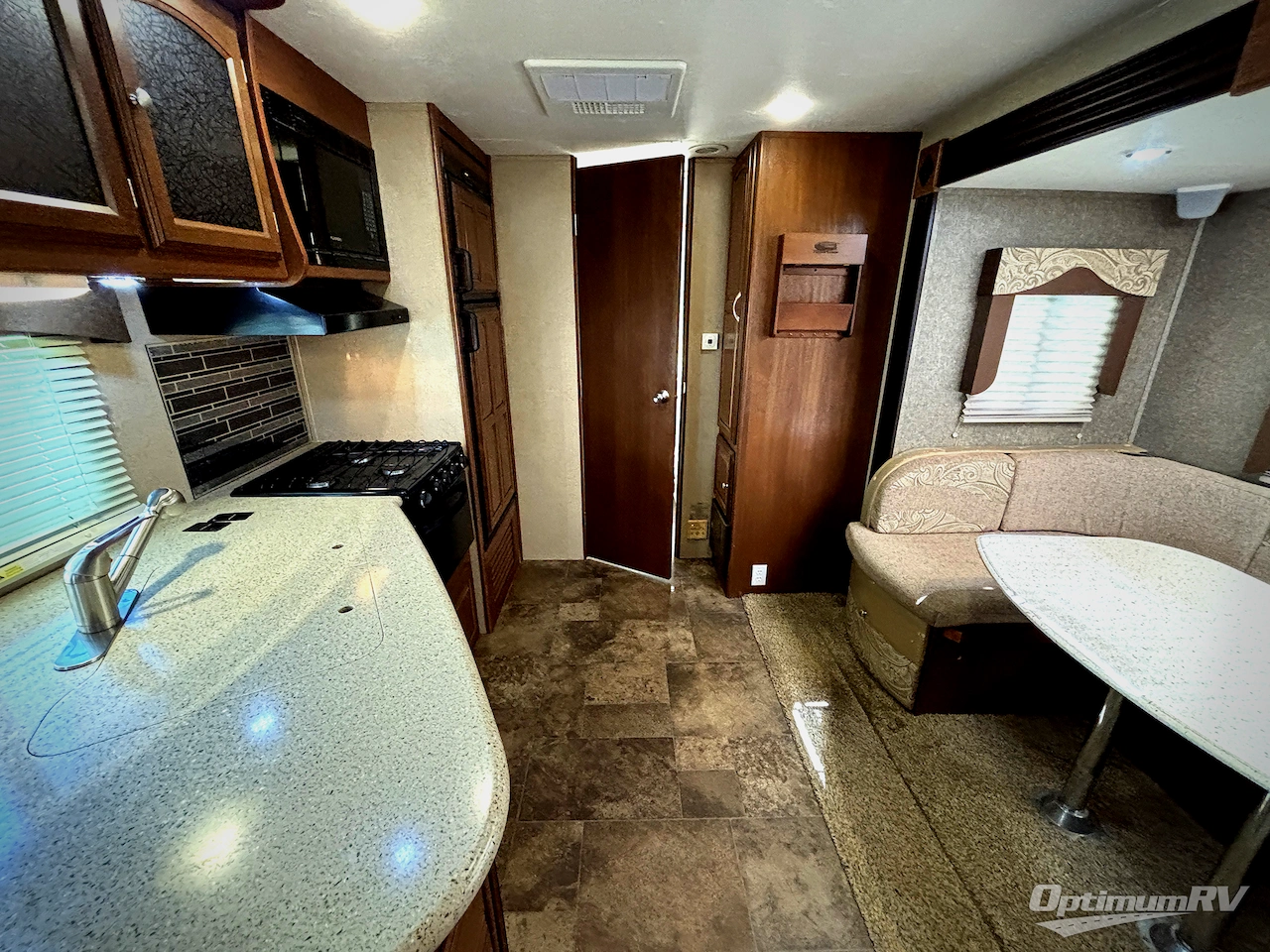 2015 Coachmen Freedom Express 233RBS Photo 5