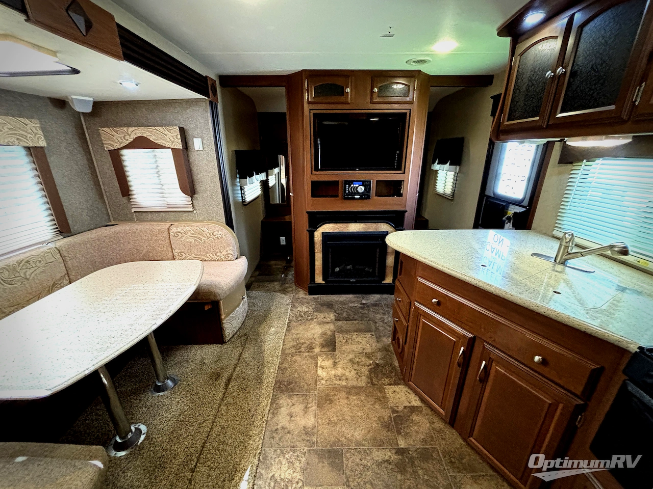 2015 Coachmen Freedom Express 233RBS Photo 6