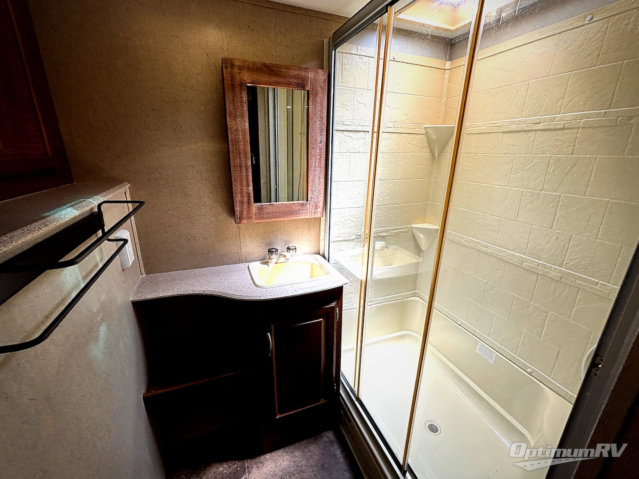 2015 Coachmen Freedom Express 233RBS Photo 12