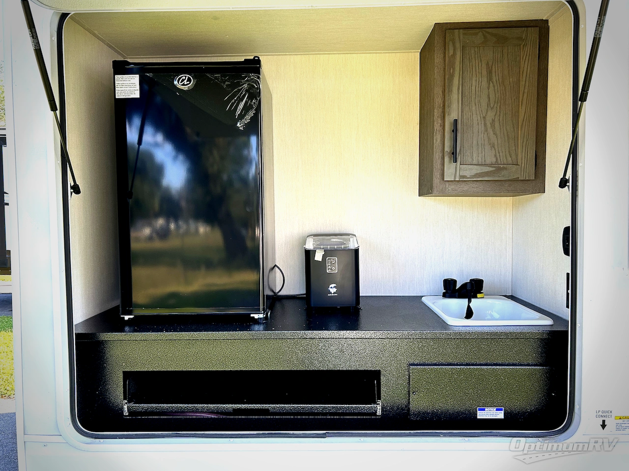 2026 Forest River Cherokee Alpha Wolf 25RB Photo 14