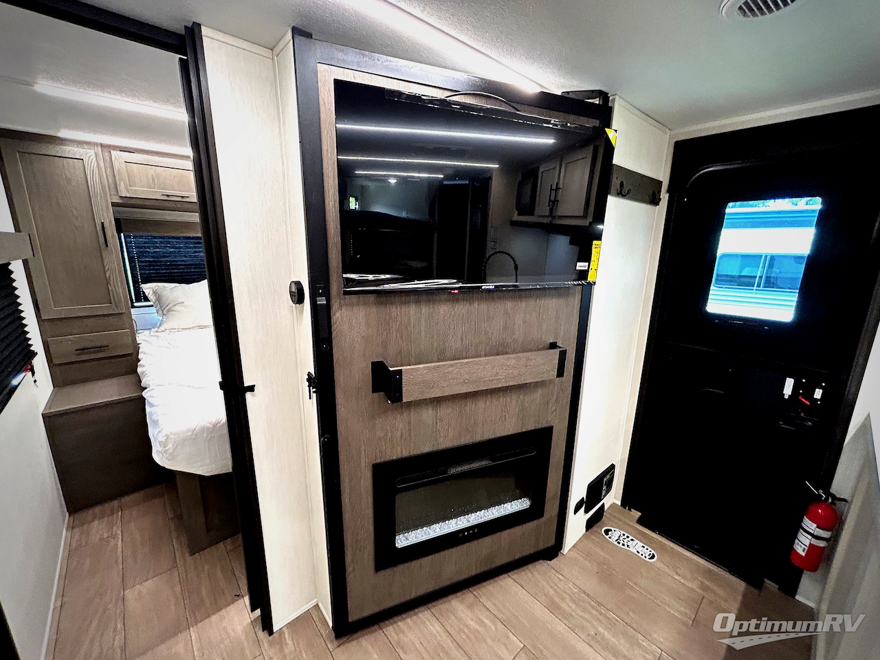 2026 Forest River Cherokee Alpha Wolf 26DBH Photo 8