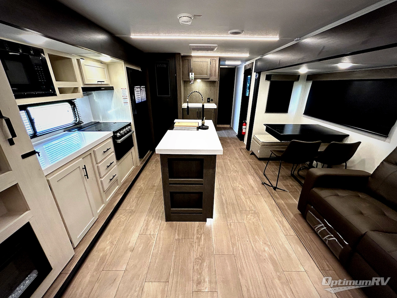 2026 Forest River Cherokee Alpha Wolf 26RL Photo 5