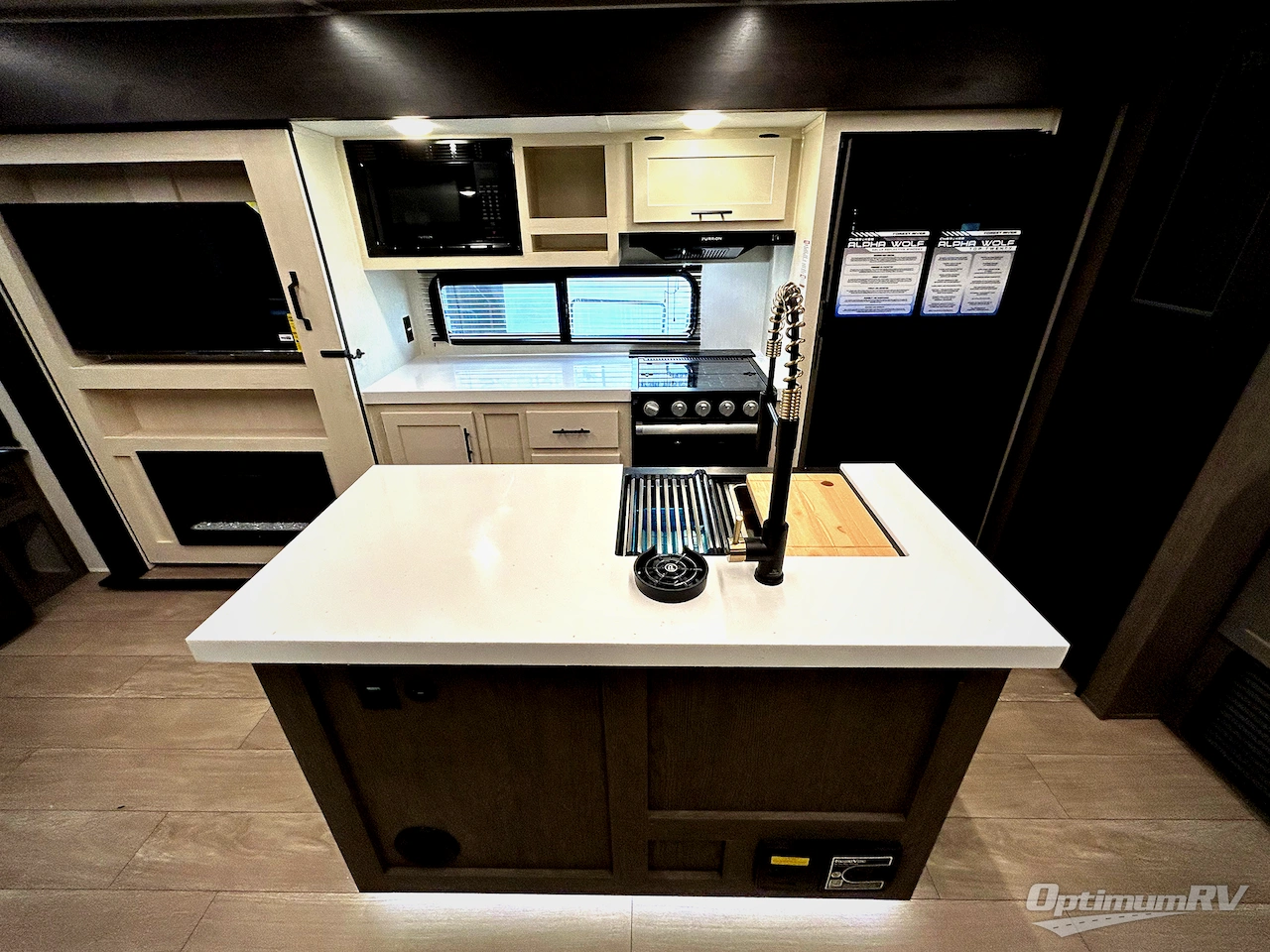 2026 Forest River Cherokee Alpha Wolf 26RL Photo 6