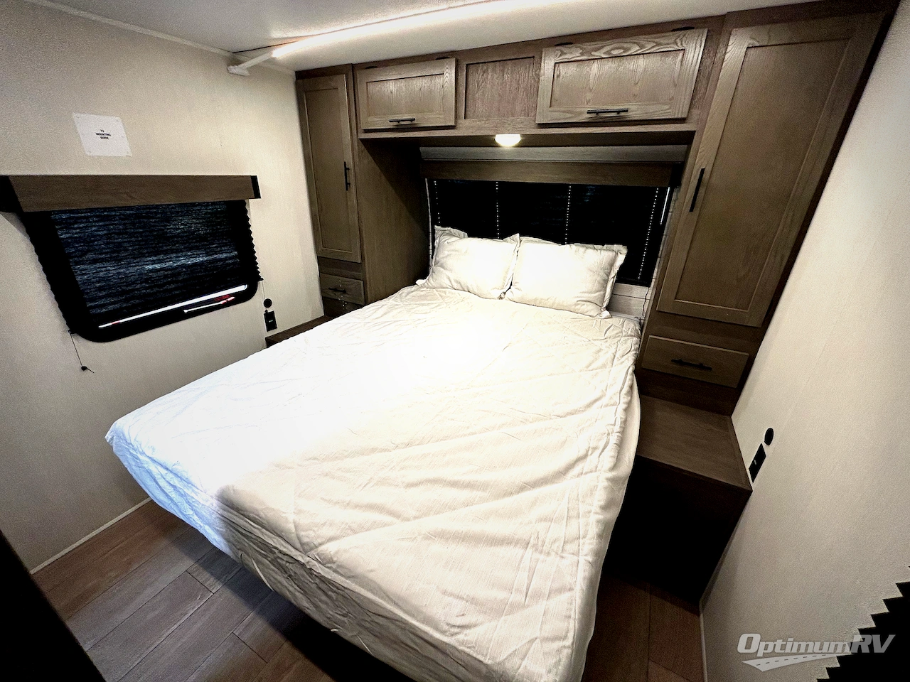 2026 Forest River Cherokee Alpha Wolf 26RL Photo 8