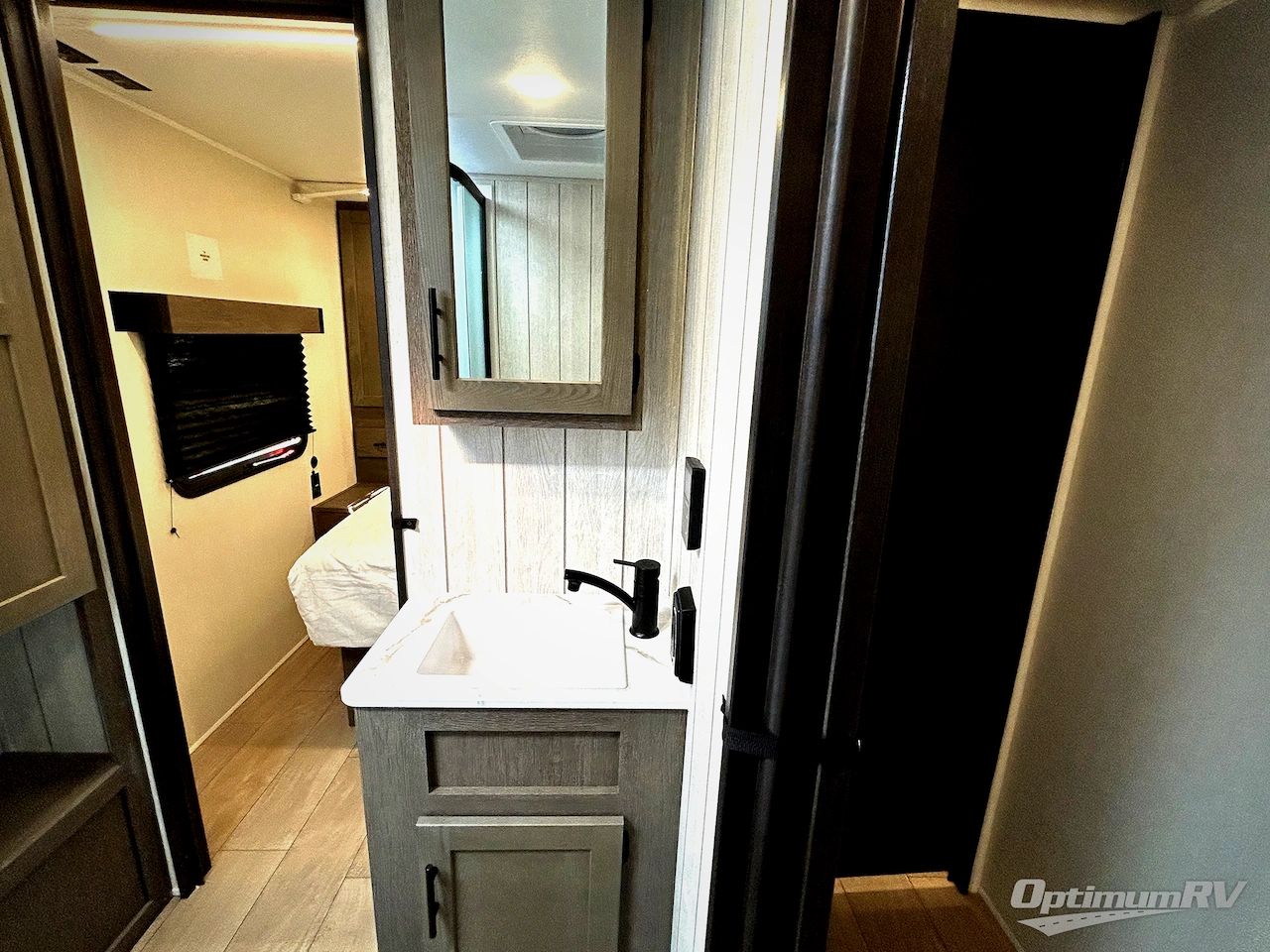 2026 Forest River Cherokee Alpha Wolf 26RL Photo 10