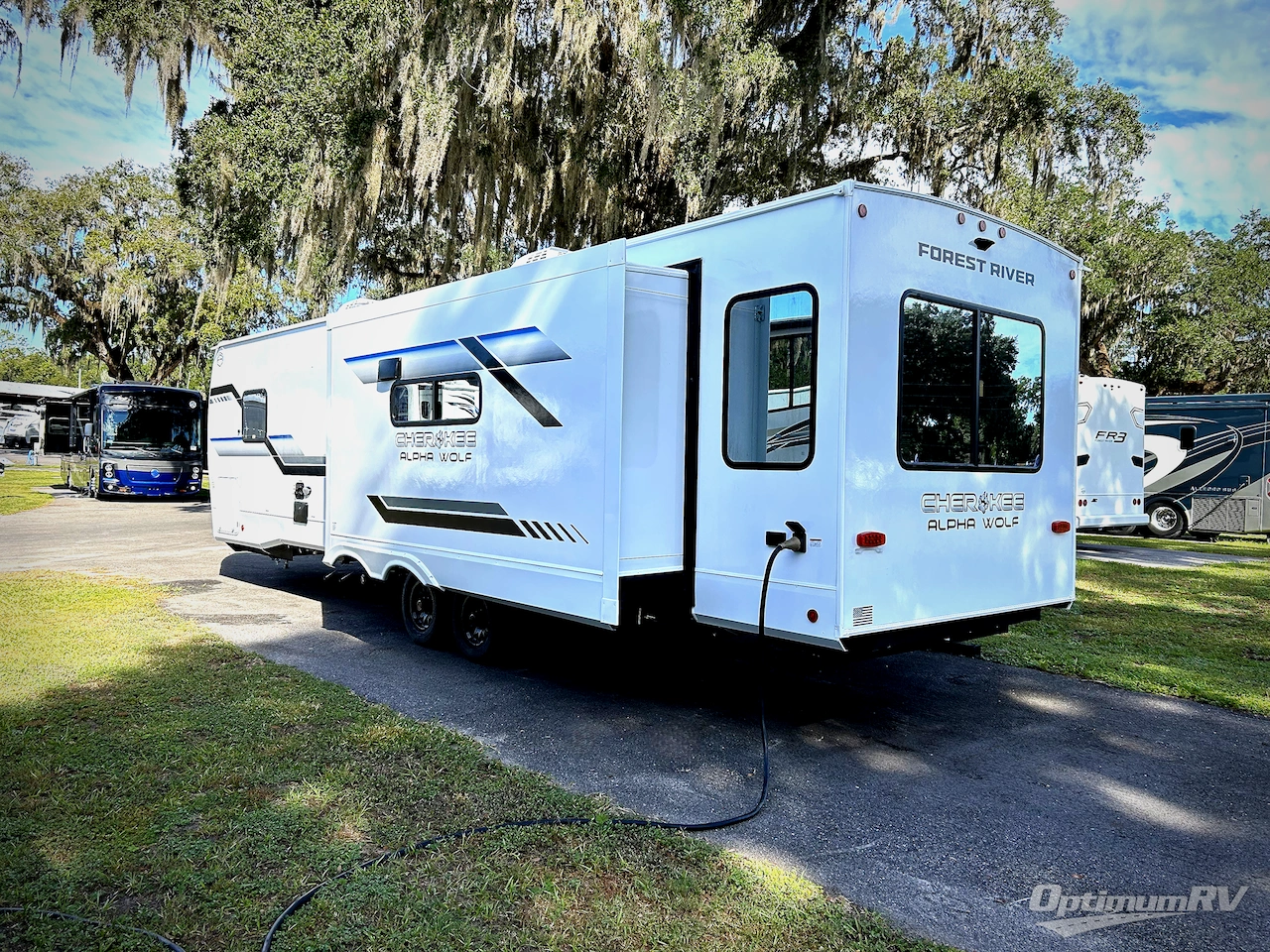 2026 Forest River Cherokee Alpha Wolf 26RL Photo 3