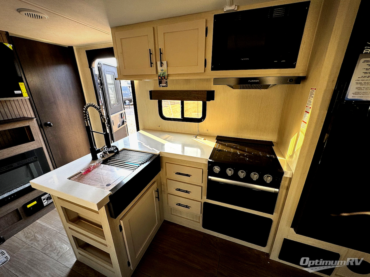 2026 Forest River Cherokee Alpha Wolf 280QBS Photo 4