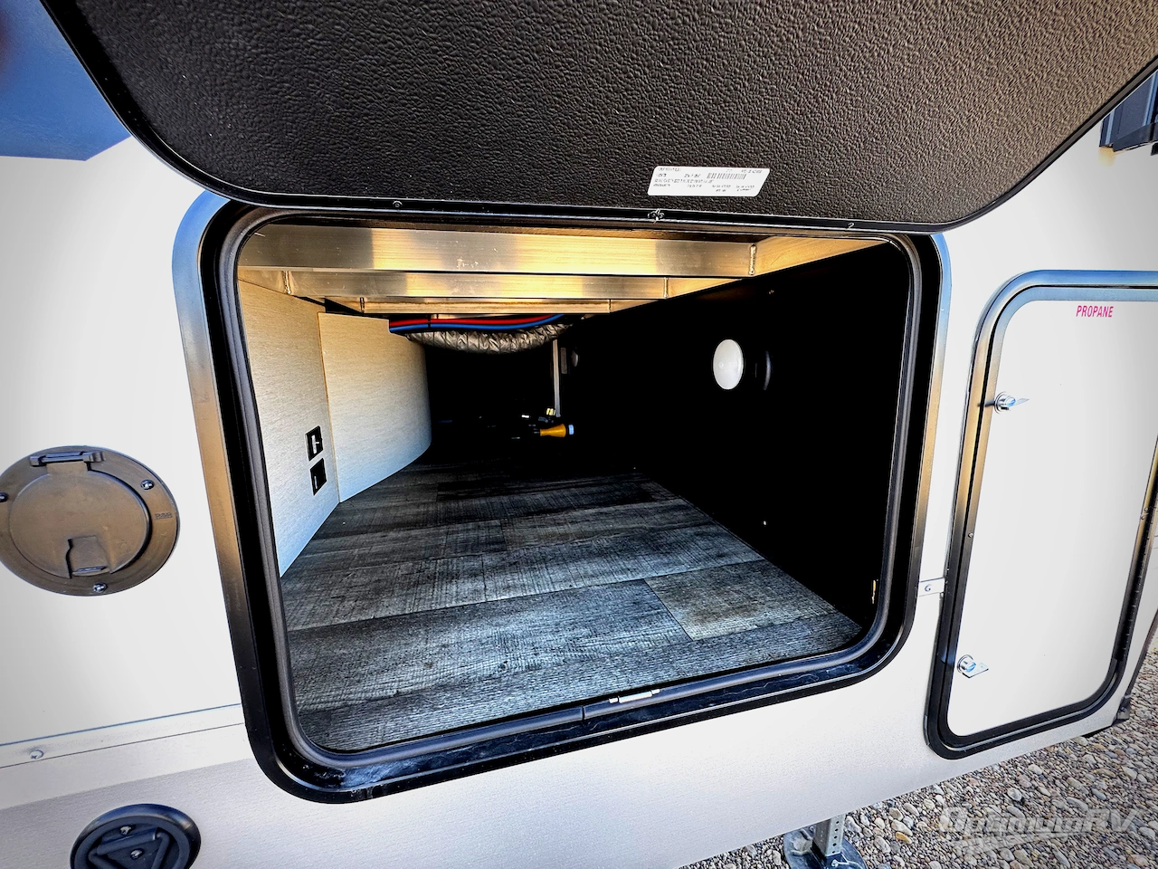 2025 Forest River Cherokee Arctic Wolf 287BH Photo 2