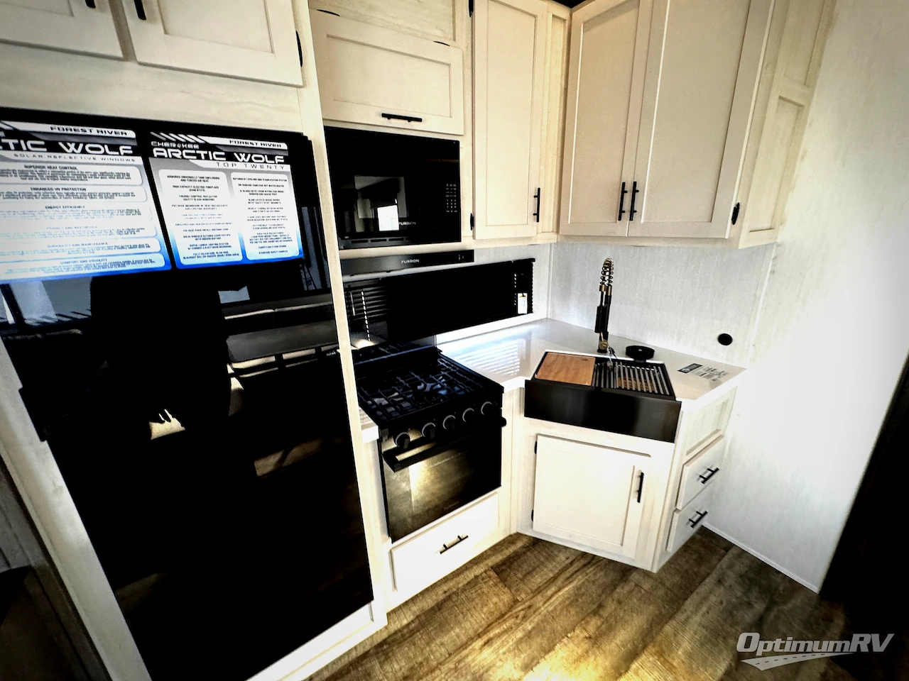 2025 Forest River Cherokee Arctic Wolf 287BH Photo 9