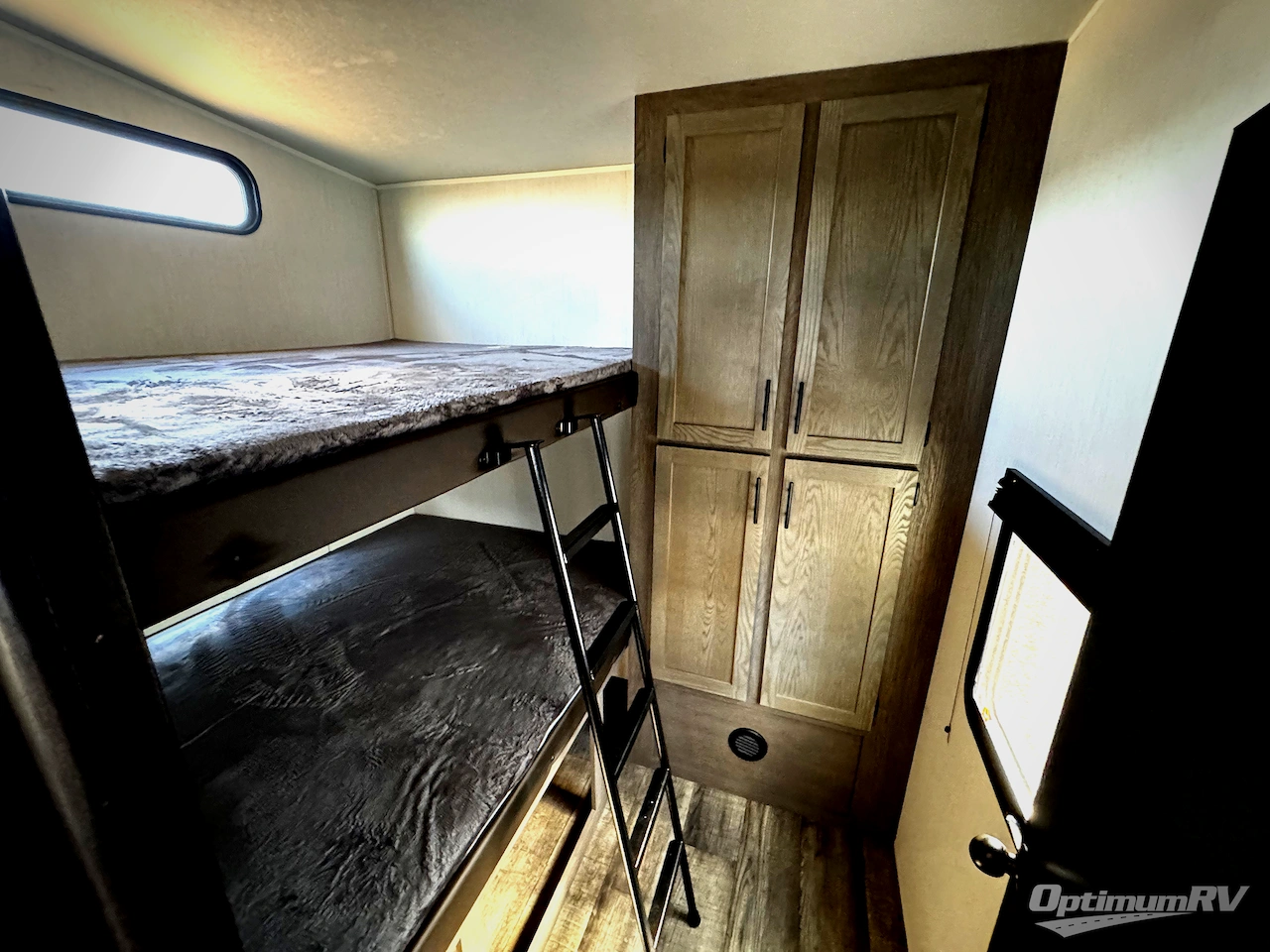 2025 Forest River Cherokee Arctic Wolf 287BH Photo 10