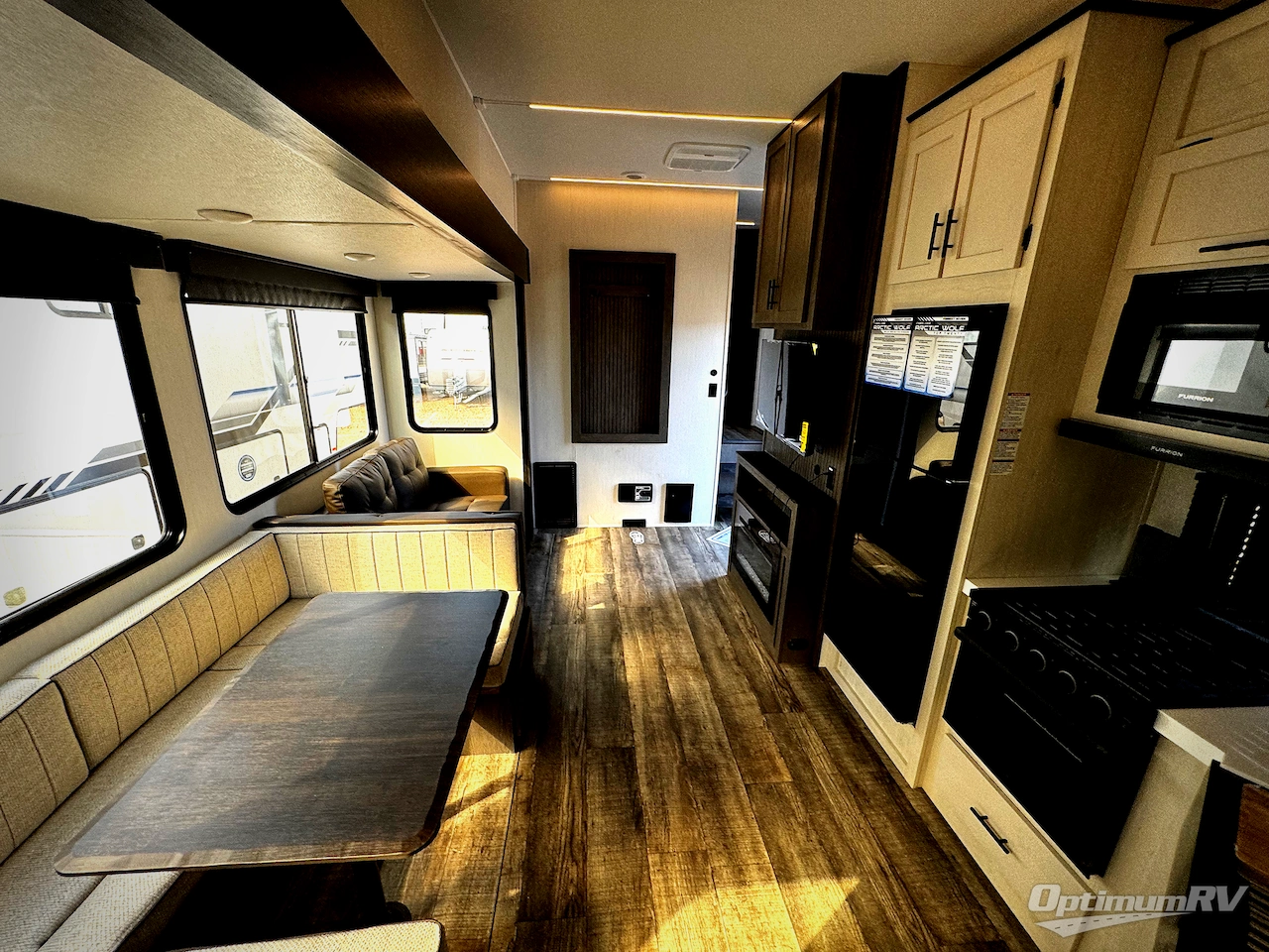 2025 Forest River Cherokee Arctic Wolf 287BH Photo 11