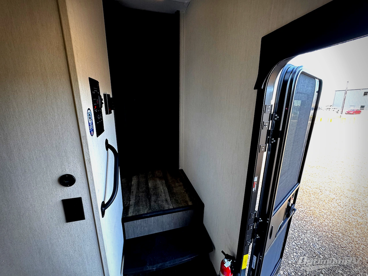 2025 Forest River Cherokee Arctic Wolf 287BH Photo 12