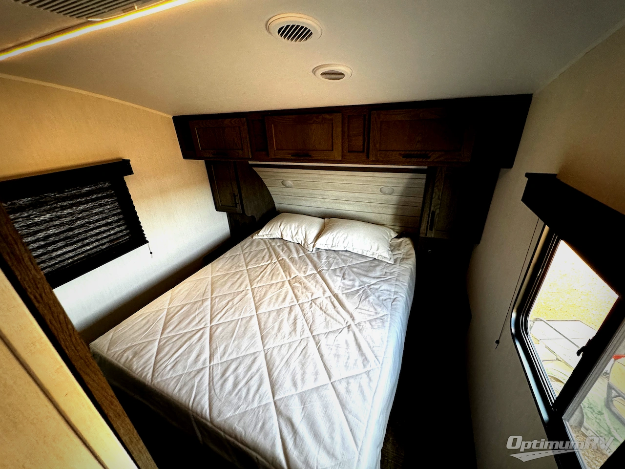 2025 Forest River Cherokee Arctic Wolf 287BH Photo 14