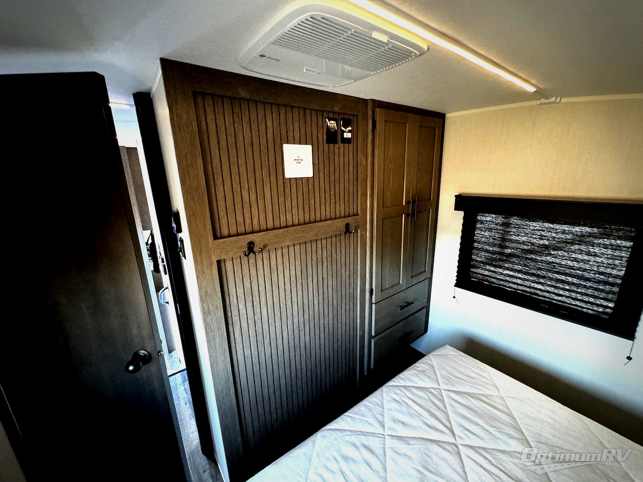 2025 Forest River Cherokee Arctic Wolf 287BH Photo 15