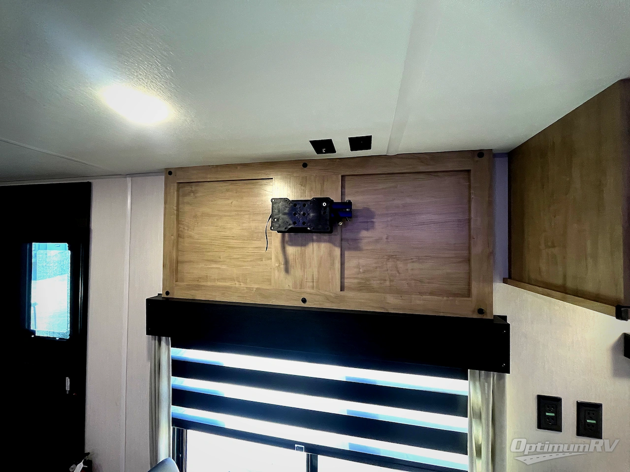 2026 Forest River Cherokee Wolf Den 271RK Photo 8