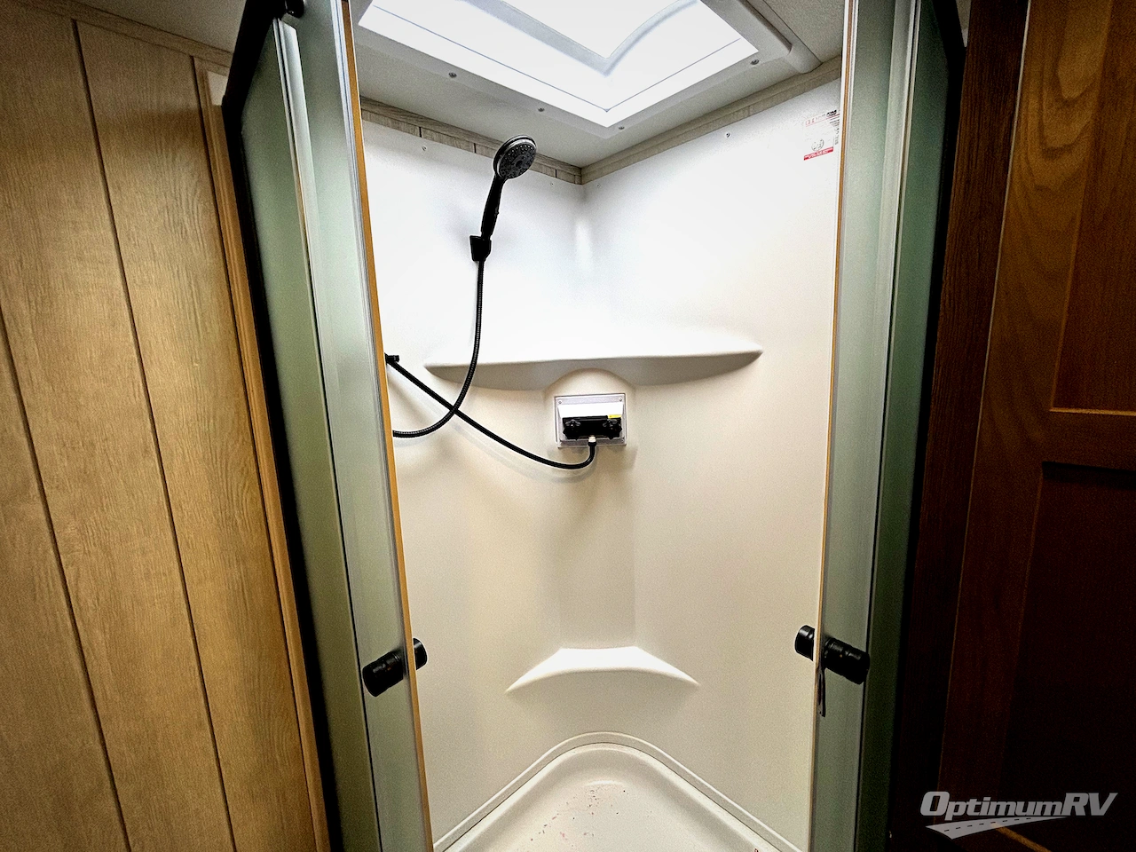 2026 Forest River Cherokee Alpha Wolf 26RL Photo 13