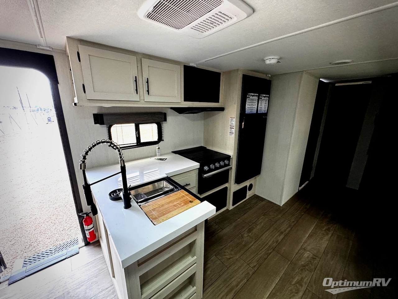 2026 Forest River Cherokee Alpha Wolf 280QBS Photo 5