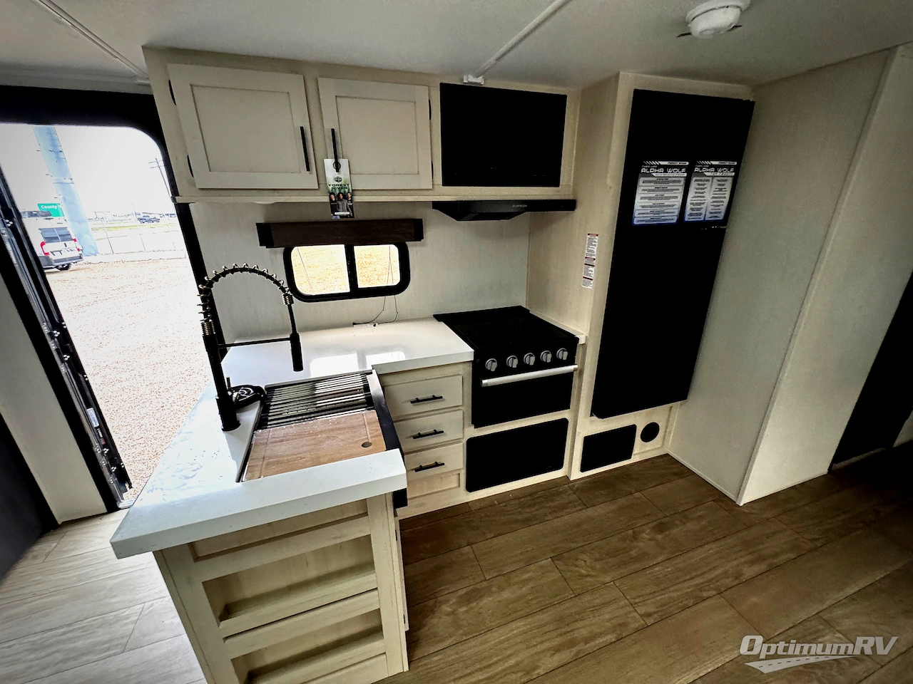 2026 Forest River Cherokee Alpha Wolf 280QBS Photo 6