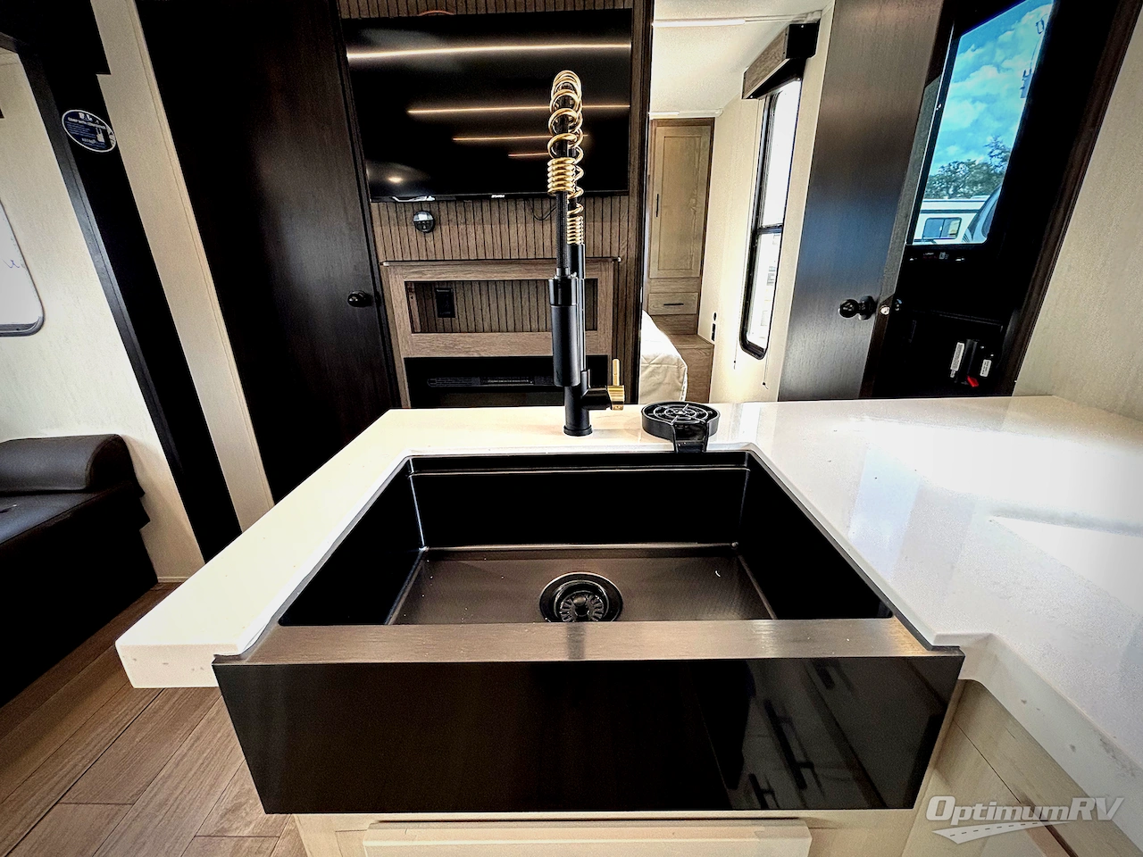 2026 Forest River Cherokee Alpha Wolf 280QBS Photo 15