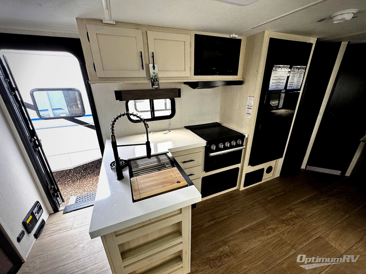 2026 Forest River Cherokee Alpha Wolf 26DBH Photo 6