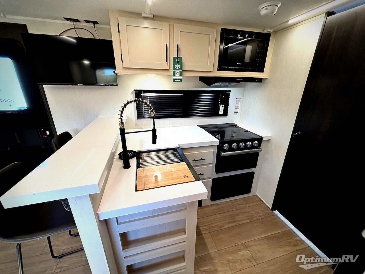 2026 Forest River Cherokee Alpha Wolf 21RB Photo 6