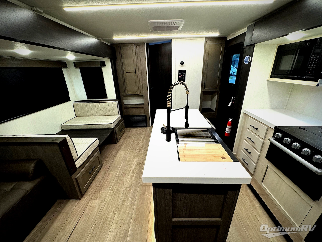 2026 Forest River Cherokee Alpha Wolf 33BH Photo 5