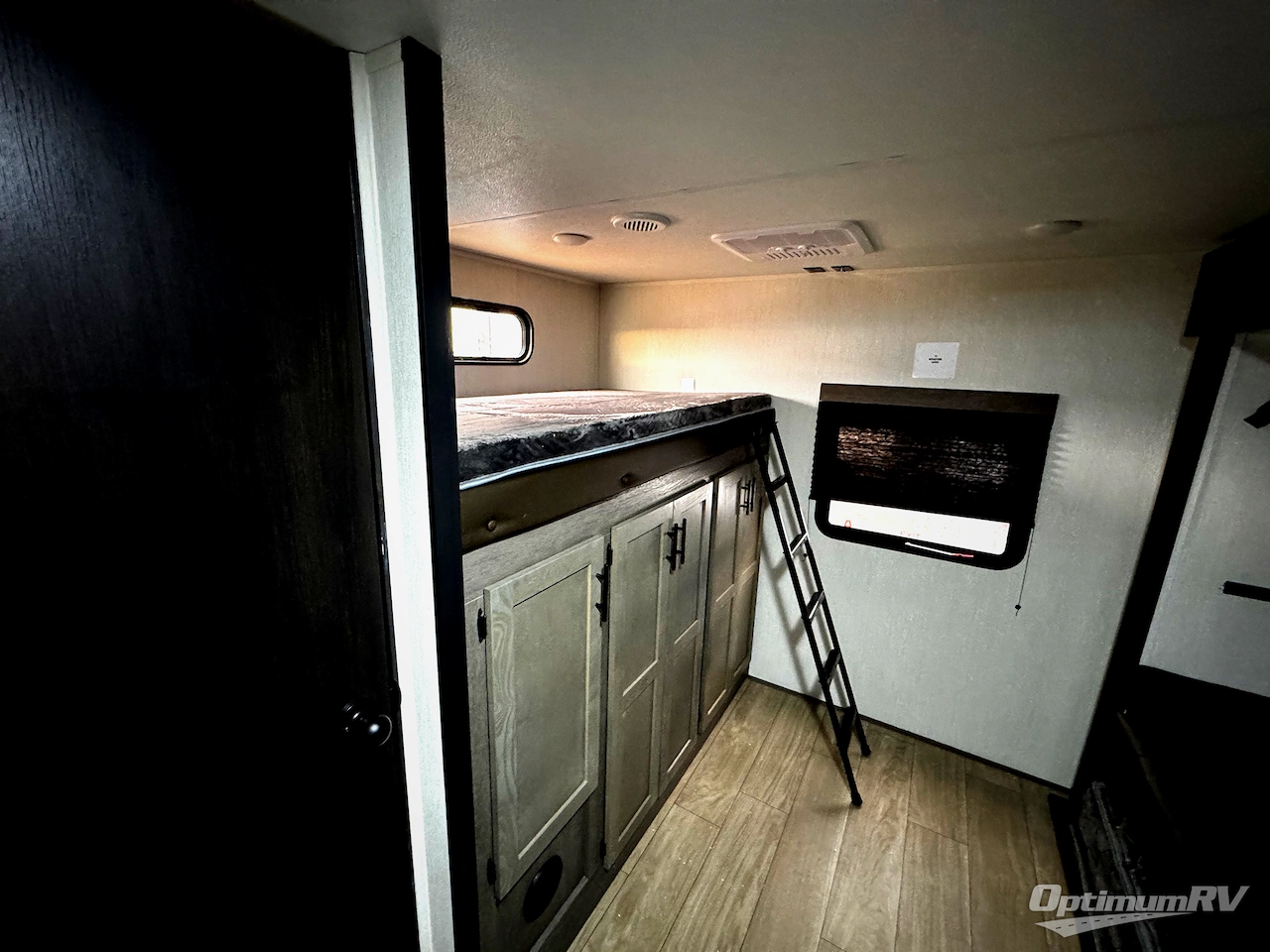 2026 Forest River Cherokee Alpha Wolf 33BH Photo 10