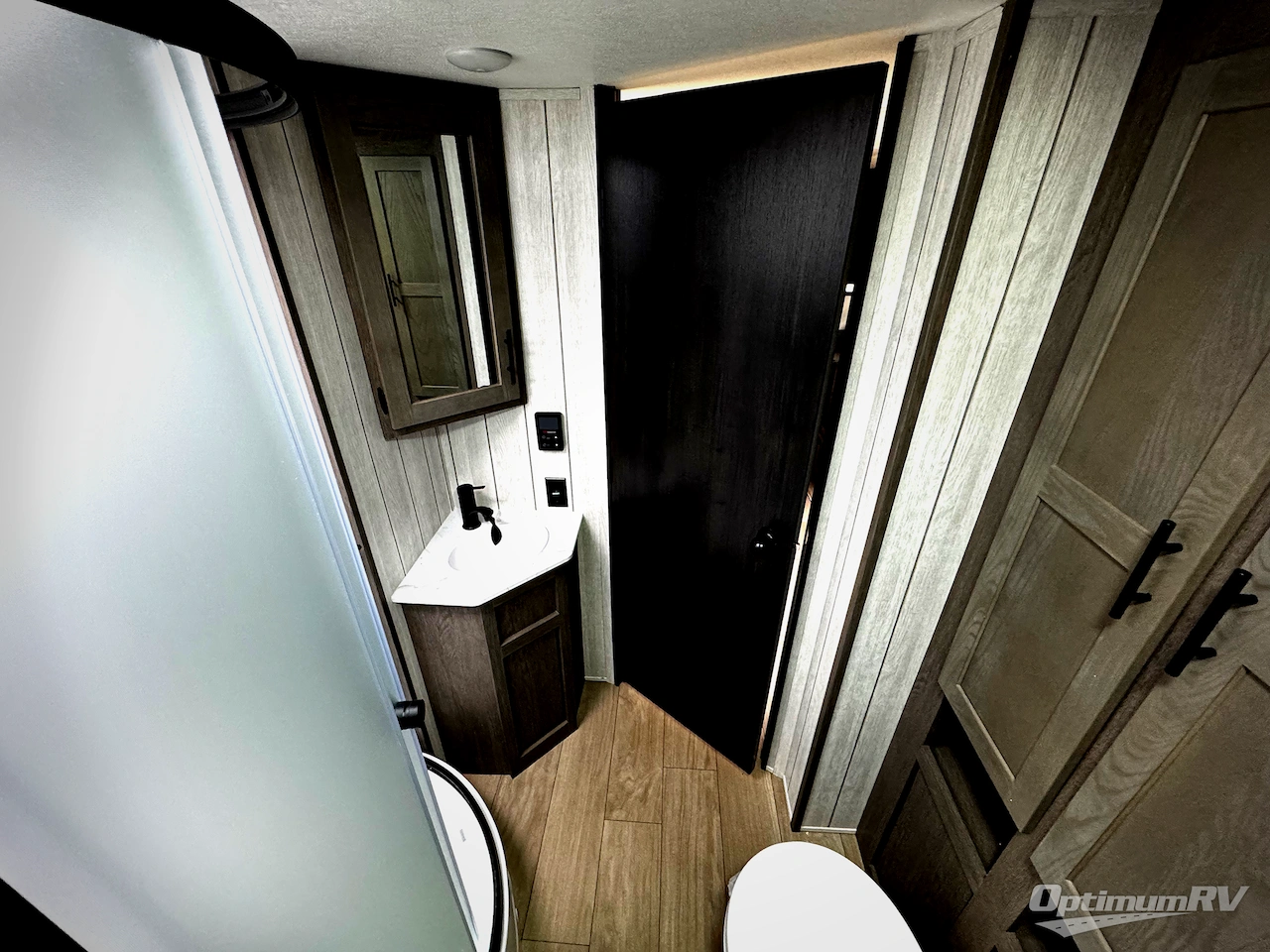 2026 Forest River Cherokee Alpha Wolf 33BH Photo 15