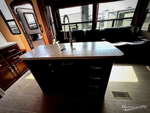 2019 Keystone Avalanche 395BH RV Photo 3